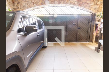 Casa à venda com 280m², 4 quartos e 2 vagas Casa à venda com 280m², 4 quartos e 2 vagasGaragem