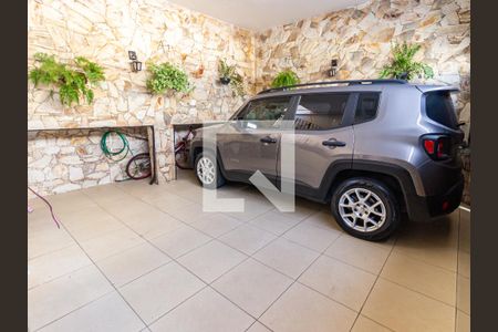 Casa à venda com 280m², 4 quartos e 2 vagas Casa à venda com 280m², 4 quartos e 2 vagasGaragem