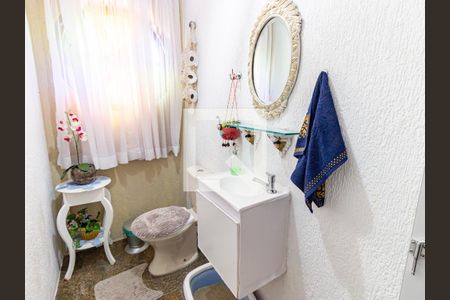 Casa à venda com 280m², 4 quartos e 2 vagas Casa à venda com 280m², 4 quartos e 2 vagasLavabo