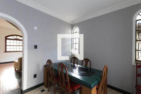 Casa de condomínio à venda com 280m², 5 quartos e 2 vagas