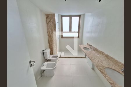 Apartamento à venda com 181m², 4 quartos e 1 vaga Apartamento à venda com 181m², 4 quartos e 1 vagaBanheiro da suíte 3