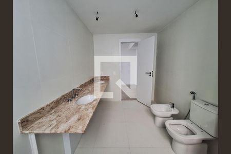 Apartamento à venda com 181m², 4 quartos e 1 vaga Apartamento à venda com 181m², 4 quartos e 1 vagaBanheiro da suíte 3