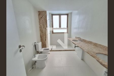 Apartamento à venda com 181m², 4 quartos e 1 vaga Apartamento à venda com 181m², 4 quartos e 1 vagaBanheiro da suíte 3