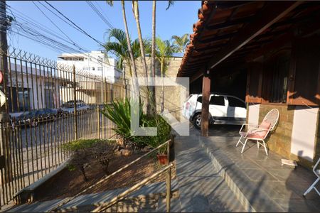 Casa à venda com 286m², 5 quartos e 2 vagasEntrada da casa