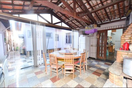 Casa à venda com 286m², 5 quartos e 2 vagasÁrea churrasqueira