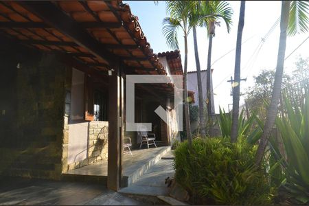 Casa à venda com 286m², 5 quartos e 2 vagasEntrada da casa