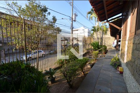 Casa à venda com 286m², 5 quartos e 2 vagasEntrada da casa