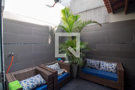 Casa à venda com 108m², 3 quartos e 2 vagasQuintal