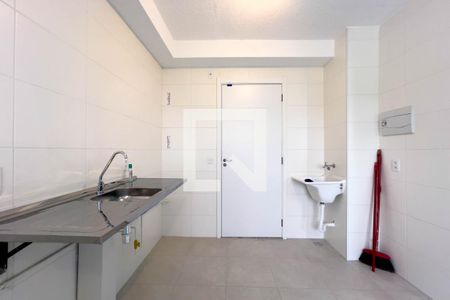 Sala e cozinha de apartamento para alugar com 2 quartos, 32m² em Cambuci, São Paulo
