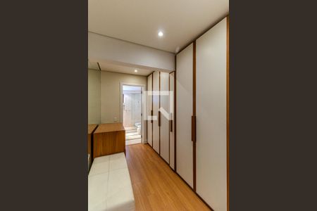 Apartamento à venda com 300m², 3 quartos e 4 vagasCloset