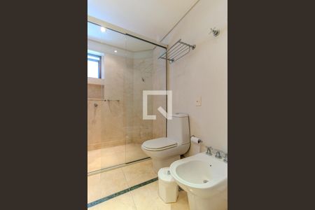 Apartamento à venda com 300m², 3 quartos e 4 vagasBanheiro da Suíte 2