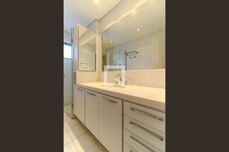 Apartamento à venda com 300m², 3 quartos e 4 vagasBanheiro Social