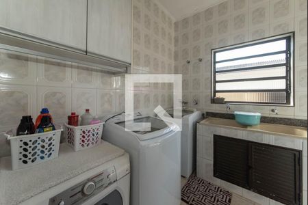 Casa à venda com 300m², 4 quartos e 5 vagas Casa à venda com 300m², 4 quartos e 5 vagasLavanderia