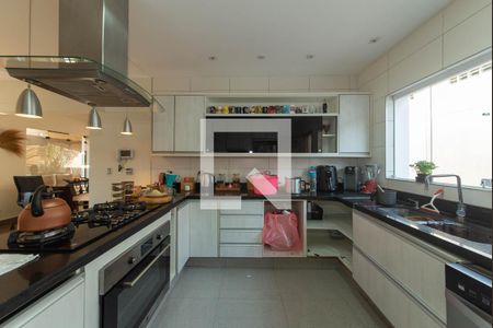 Casa à venda com 300m², 4 quartos e 5 vagas Casa à venda com 300m², 4 quartos e 5 vagasCozinha