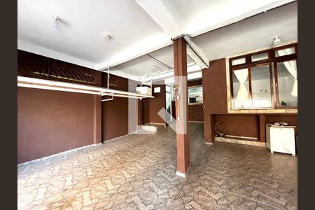 Casa à venda com 270m², 2 quartos e 2 vagas Casa à venda com 270m², 2 quartos e 2 vagasGaragem