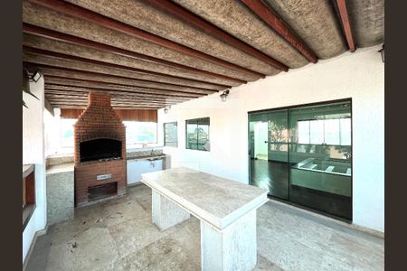 Casa à venda com 270m², 2 quartos e 2 vagas Casa à venda com 270m², 2 quartos e 2 vagasChurrasqueira