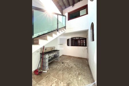 Casa à venda com 270m², 2 quartos e 2 vagas Casa à venda com 270m², 2 quartos e 2 vagasÁrea de Serviço