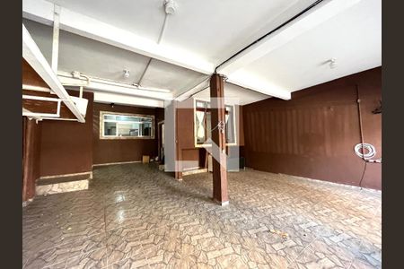 Casa à venda com 270m², 2 quartos e 2 vagas Casa à venda com 270m², 2 quartos e 2 vagasGaragem