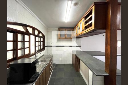 Casa à venda com 270m², 2 quartos e 2 vagas Casa à venda com 270m², 2 quartos e 2 vagasCozinha