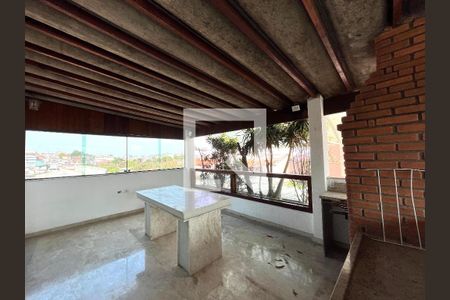 Casa à venda com 270m², 2 quartos e 2 vagas Casa à venda com 270m², 2 quartos e 2 vagasChurrasqueira