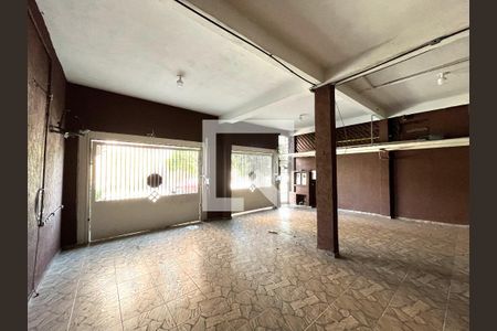 Casa à venda com 270m², 2 quartos e 2 vagas Casa à venda com 270m², 2 quartos e 2 vagasGaragem