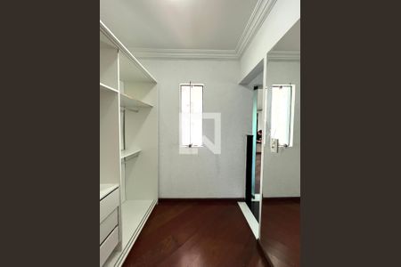 Casa à venda com 270m², 2 quartos e 2 vagas Casa à venda com 270m², 2 quartos e 2 vagasCloset da Suíte 2