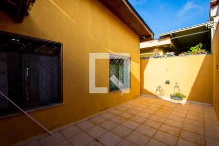 Casa à venda com 177m², 2 quartos e 3 vagas Casa à venda com 177m², 2 quartos e 3 vagasQuintal