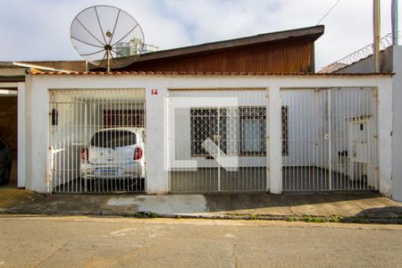 Casa à venda com 177m², 2 quartos e 3 vagas Casa à venda com 177m², 2 quartos e 3 vagasFachada