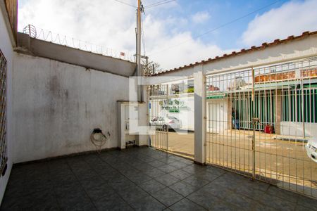 Casa à venda com 177m², 2 quartos e 3 vagas Casa à venda com 177m², 2 quartos e 3 vagasGaragem