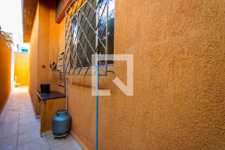 Casa à venda com 177m², 2 quartos e 3 vagas Casa à venda com 177m², 2 quartos e 3 vagasCorredor - Externo