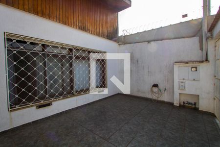 Casa à venda com 177m², 2 quartos e 3 vagas Casa à venda com 177m², 2 quartos e 3 vagasGaragem