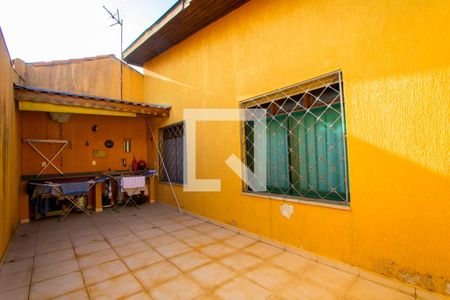 Casa à venda com 177m², 2 quartos e 3 vagas Casa à venda com 177m², 2 quartos e 3 vagasQuintal