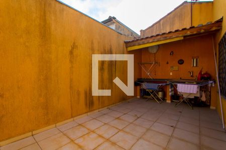 Casa à venda com 177m², 2 quartos e 3 vagas Casa à venda com 177m², 2 quartos e 3 vagasQuintal