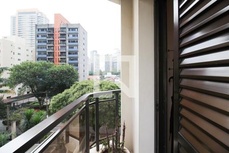 Apartamento à venda com 158m², 3 quartos e 2 vagas Apartamento à venda com 158m², 3 quartos e 2 vagasVaranda da Suíte 1