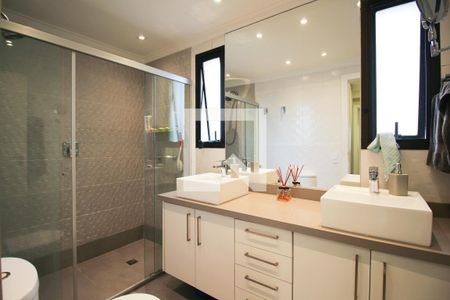 Apartamento à venda com 158m², 3 quartos e 2 vagas Apartamento à venda com 158m², 3 quartos e 2 vagasBanheiro da Suíte 1