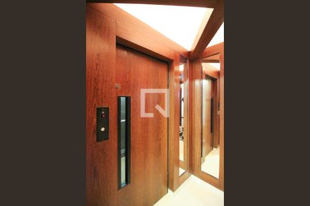 Apartamento à venda com 158m², 3 quartos e 2 vagas Apartamento à venda com 158m², 3 quartos e 2 vagasHall do apartamento