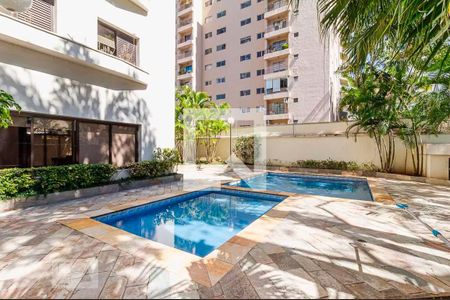 Apartamento à venda com 158m², 3 quartos e 2 vagas Apartamento à venda com 158m², 3 quartos e 2 vagasÁrea comum - Piscina