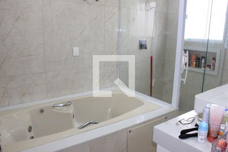 Casa à venda com 270m², 3 quartos e 4 vagasBanheiro da suíte 1