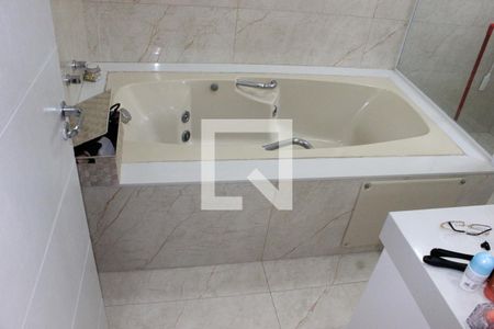 Casa à venda com 270m², 3 quartos e 4 vagasBanheiro da suíte 1