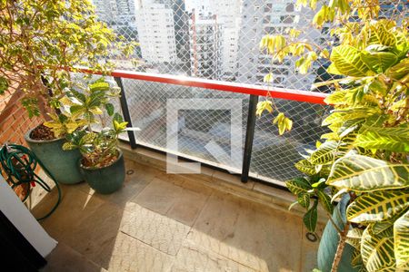 Apartamento à venda com 204m², 3 quartos e 4 vagas Apartamento à venda com 204m², 3 quartos e 4 vagasVaranda da Suíte 2