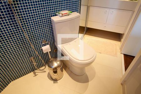 Apartamento à venda com 204m², 3 quartos e 4 vagas Apartamento à venda com 204m², 3 quartos e 4 vagasBanheiro da Suíte 1