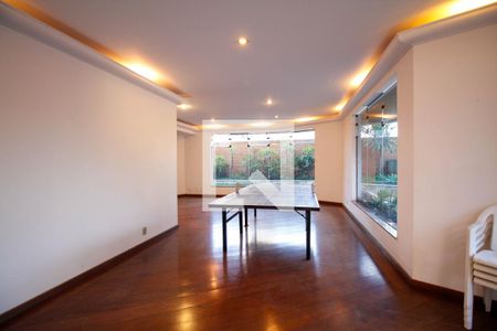 Apartamento à venda com 204m², 3 quartos e 4 vagas Apartamento à venda com 204m², 3 quartos e 4 vagasÁrea Comum - Salão de Jogos