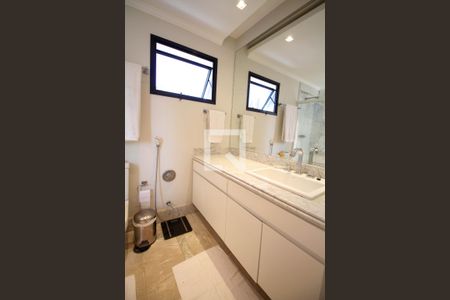 Apartamento à venda com 204m², 3 quartos e 4 vagas Apartamento à venda com 204m², 3 quartos e 4 vagasBanheiro da Suíte 2