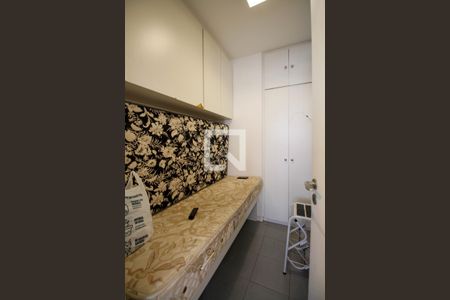 Apartamento à venda com 204m², 3 quartos e 4 vagas Apartamento à venda com 204m², 3 quartos e 4 vagasQuarto de Serviço