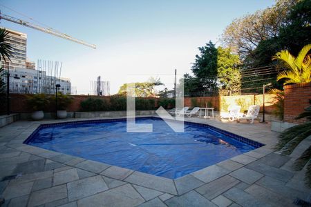 Apartamento à venda com 204m², 3 quartos e 4 vagas Apartamento à venda com 204m², 3 quartos e 4 vagasÁrea Comum - Piscina