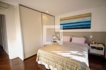 Apartamento à venda com 204m², 3 quartos e 4 vagas Apartamento à venda com 204m², 3 quartos e 4 vagasSuíte 2