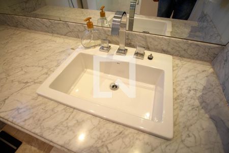 Apartamento à venda com 204m², 3 quartos e 4 vagas Apartamento à venda com 204m², 3 quartos e 4 vagasBanheiro da Suíte 2