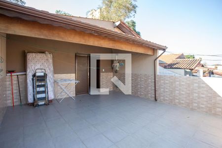 Casa à venda com 155m², 3 quartos e 2 vagas Casa à venda com 155m², 3 quartos e 2 vagasVaranda