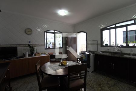 Casa à venda com 194m², 5 quartos e 2 vagasCozinha