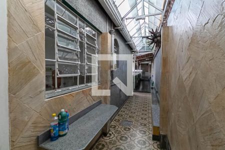 Casa à venda com 360m², 4 quartos e 2 vagas Casa à venda com 360m², 4 quartos e 2 vagasCorredor